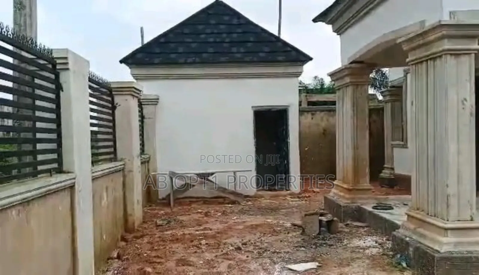 3bdrm Block of Flats in Benin City for sale in Benin City