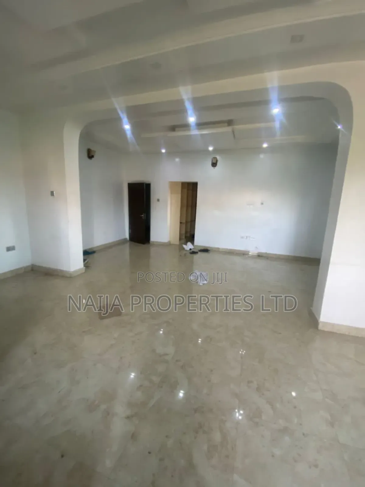 4bdrm Duplex in Ado Rd, Ajah for sale in Ajah