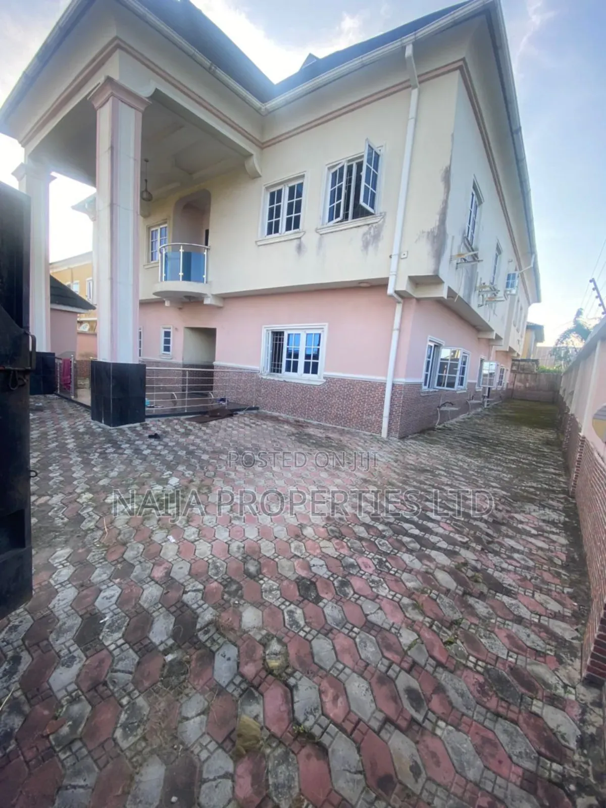 4bdrm Duplex in Ado Rd, Ajah for sale in Ajah