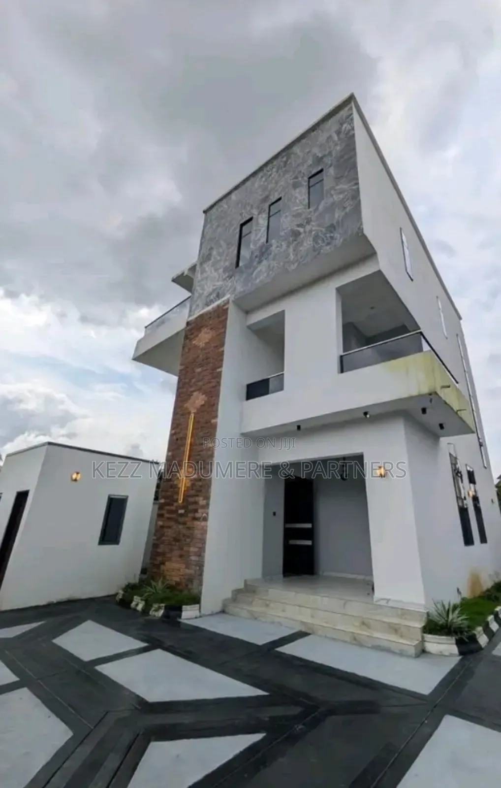 4bdrm Duplex in Ewat Extension, ( for sale in Uyo