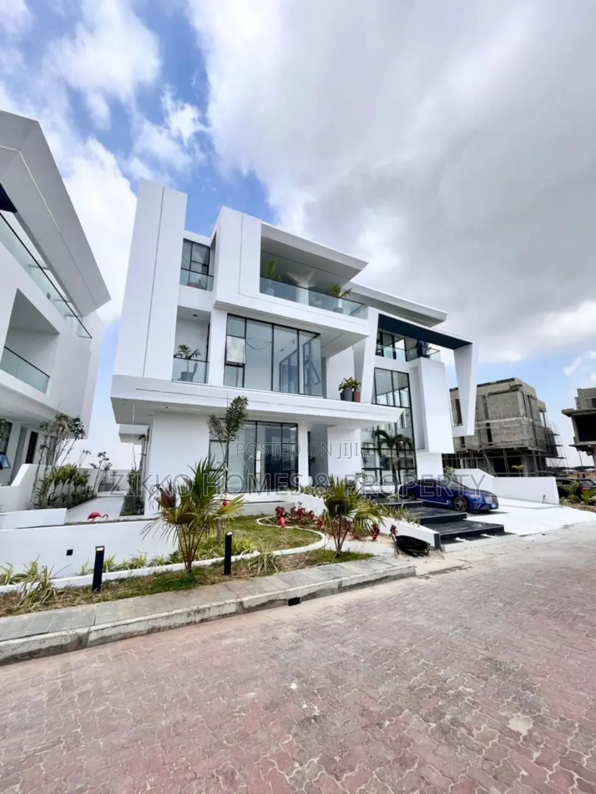 5bdrm Mansion in Osapa London, Lekki for sale in Lekki