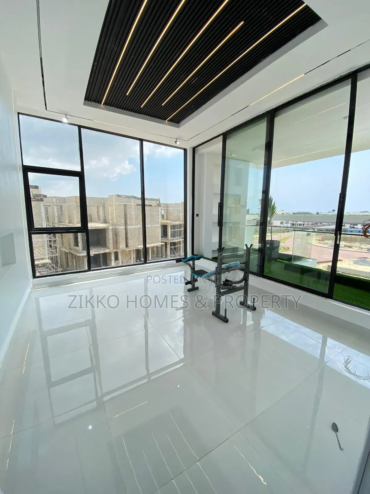 5bdrm Mansion in Osapa London, Lekki for sale in Lekki