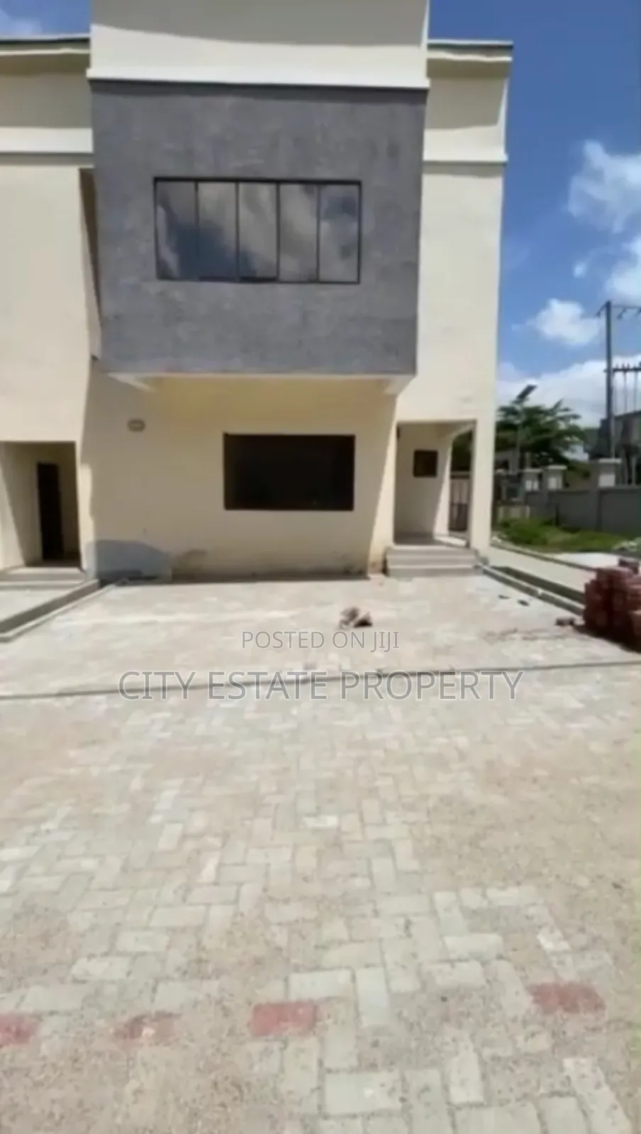 3bdrm Duplex in City Estate, Life Camp for sale in Life Camp