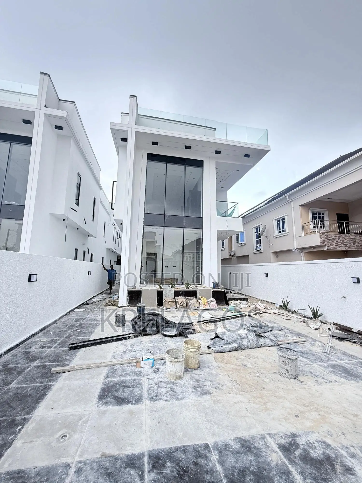 5bdrm Duplex in Ikota for sale in Ikota