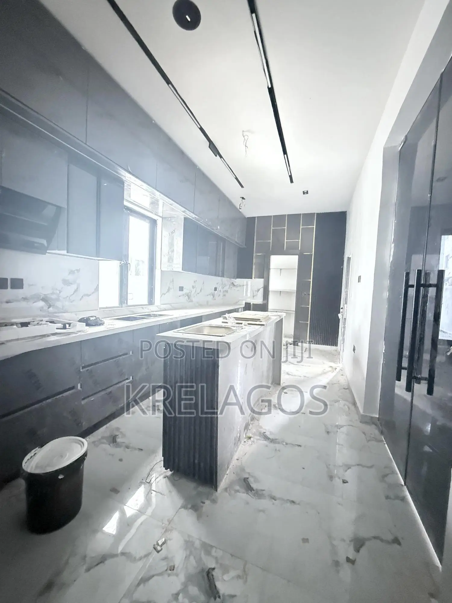 5bdrm Duplex in Ikota for sale in Ikota