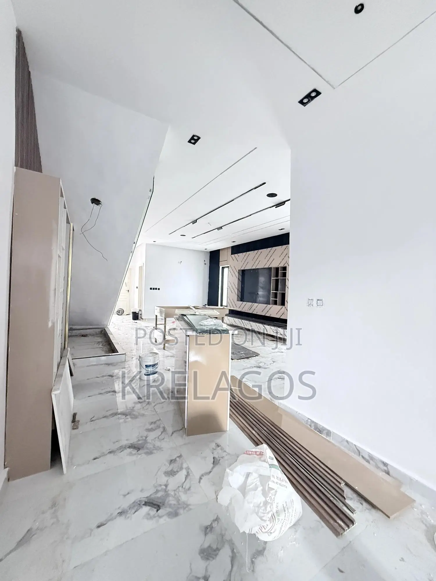 5bdrm Duplex in Ikota for sale in Ikota