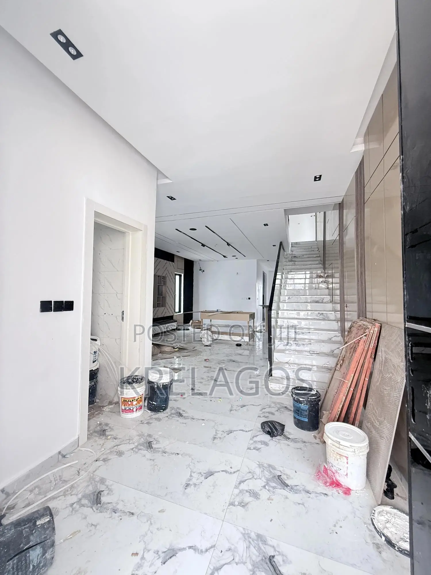 5bdrm Duplex in Ikota for sale in Ikota