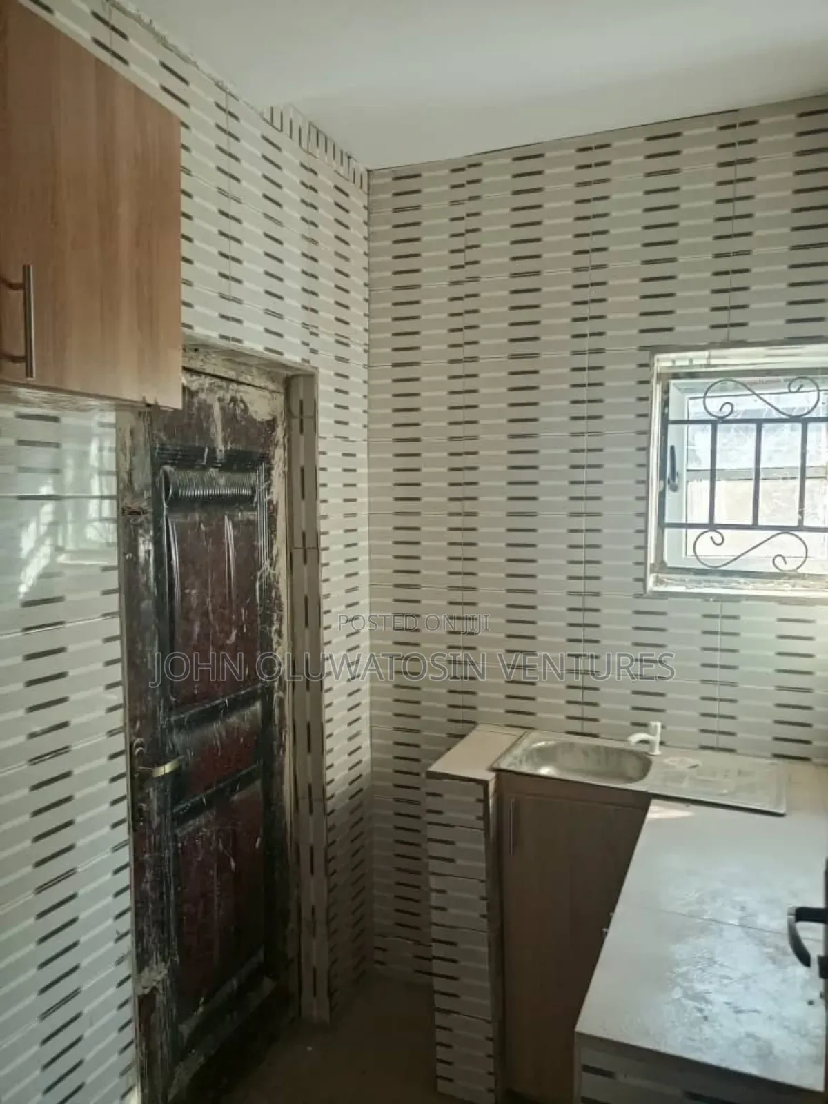 2bdrm Block of Flats in Gbodogbodo, Akobo for rent in Akobo