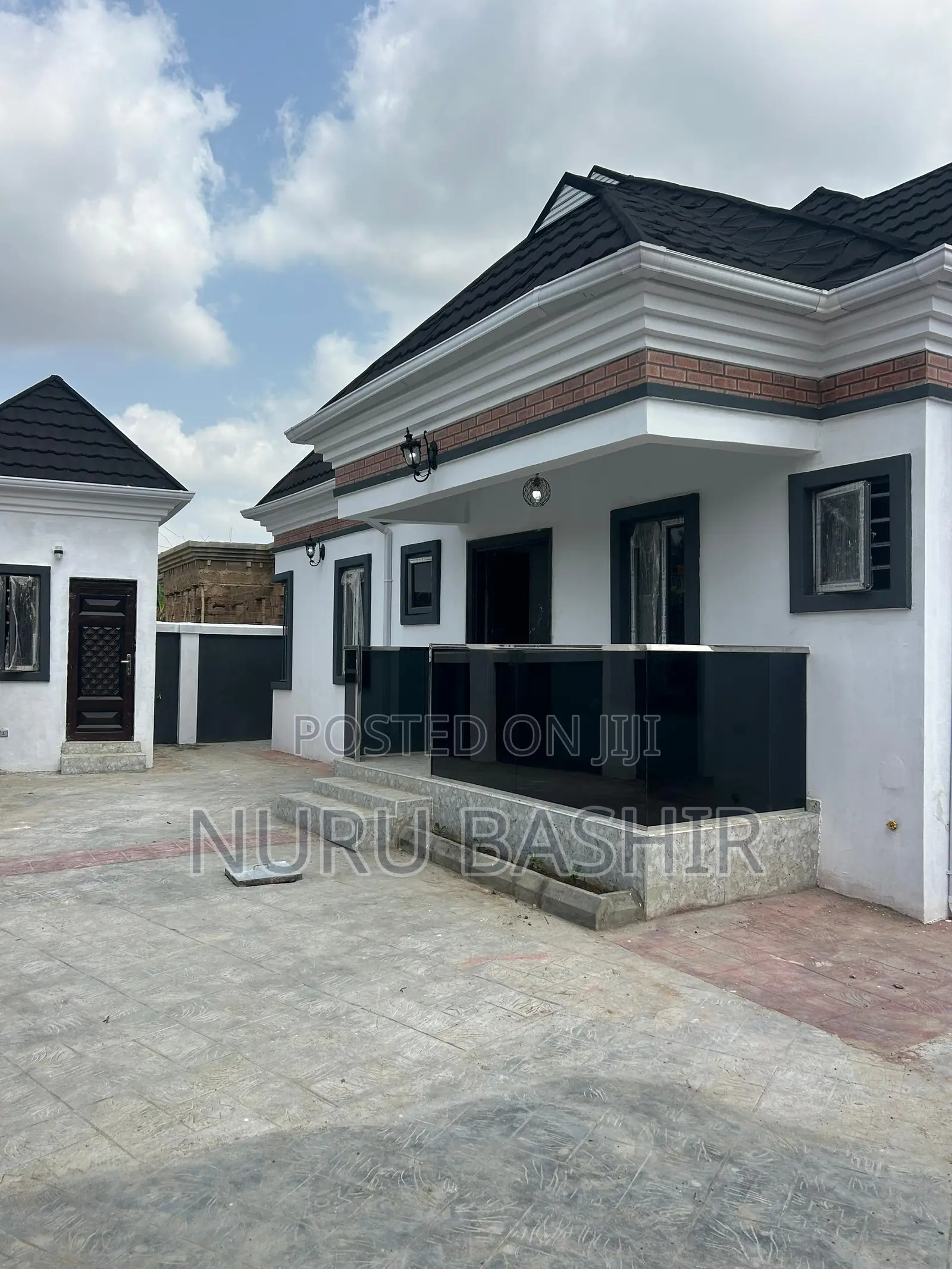3bdrm Bungalow in Ahoyaya Estate, Jericho for sale in Jericho