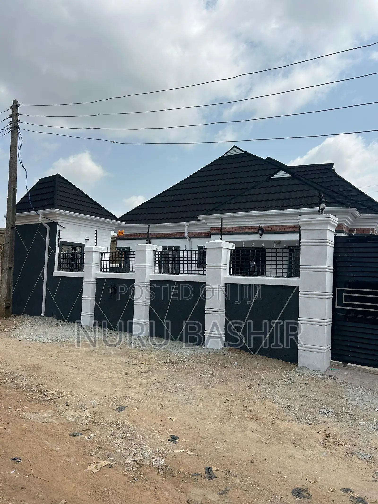 3bdrm Bungalow in Ahoyaya Estate, Jericho for sale in Jericho