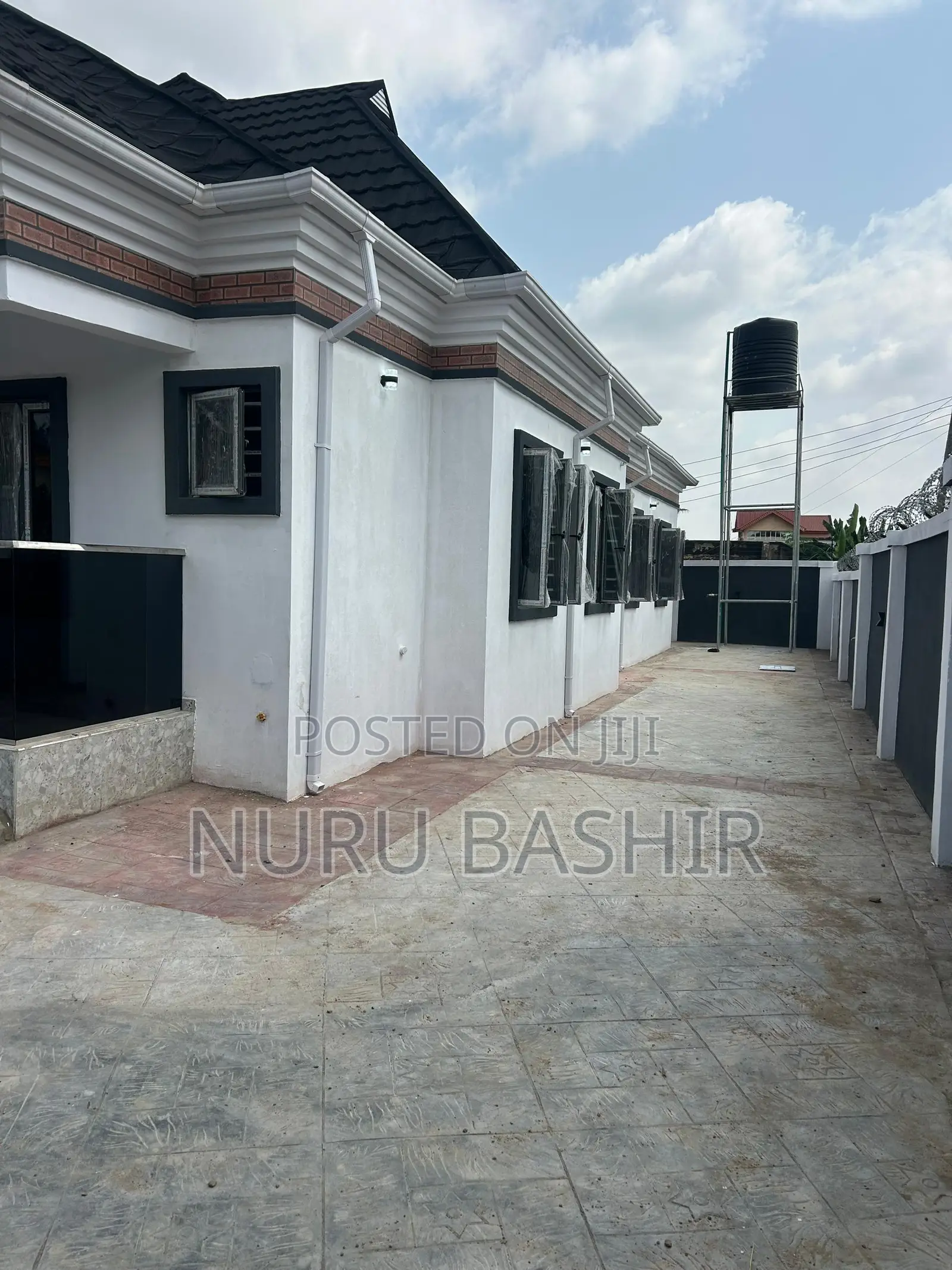 3bdrm Bungalow in Ahoyaya Estate, Jericho for sale in Jericho