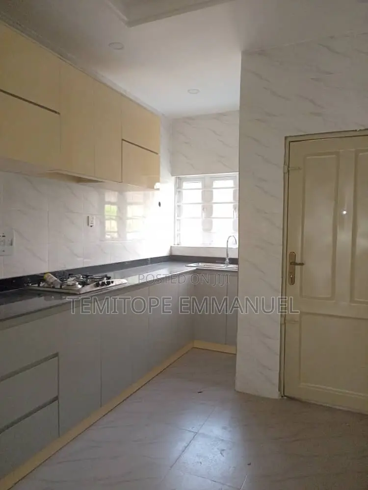 Furnished 3bdrm Apartment in Oko Oba for rent in New Oko Oba
