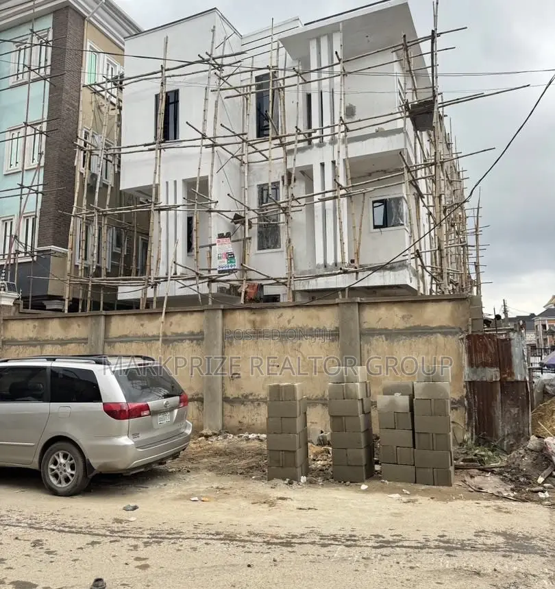 4bdrm Duplex in Ebutte Metta Yaba for sale in Ebute Metta