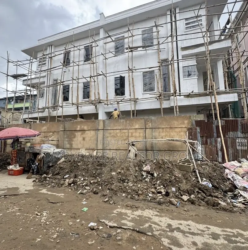 4bdrm Duplex in Ebutte Metta Yaba for sale in Ebute Metta