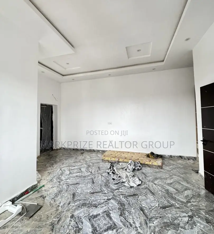 4bdrm Duplex in Surulere Lagos for sale in Aguda / Surulere