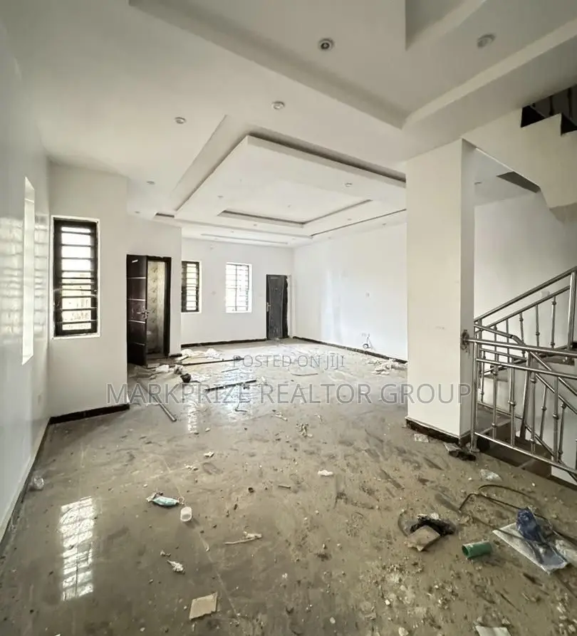 4bdrm Duplex in Surulere Lagos for sale in Aguda / Surulere