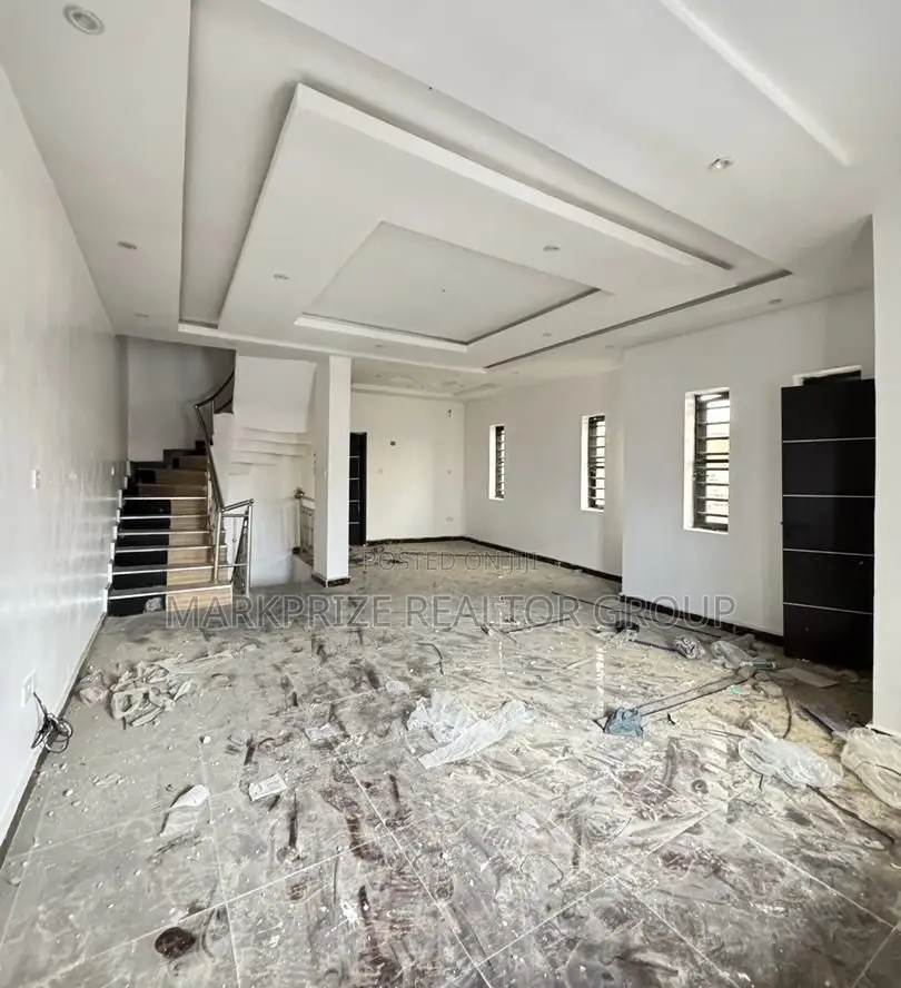 4bdrm Duplex in Surulere Lagos for sale in Aguda / Surulere