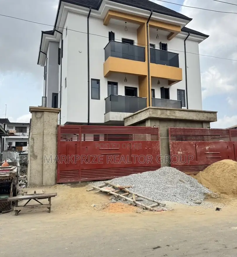 4bdrm Duplex in Surulere Lagos for sale in Aguda / Surulere