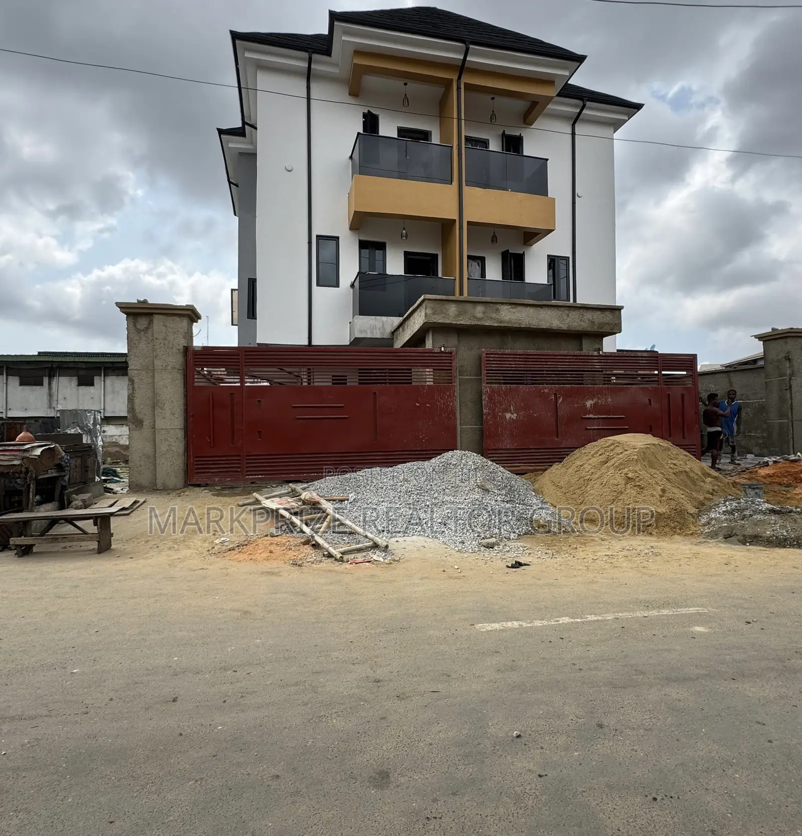 4bdrm Duplex in Surulere Lagos for sale in Aguda / Surulere
