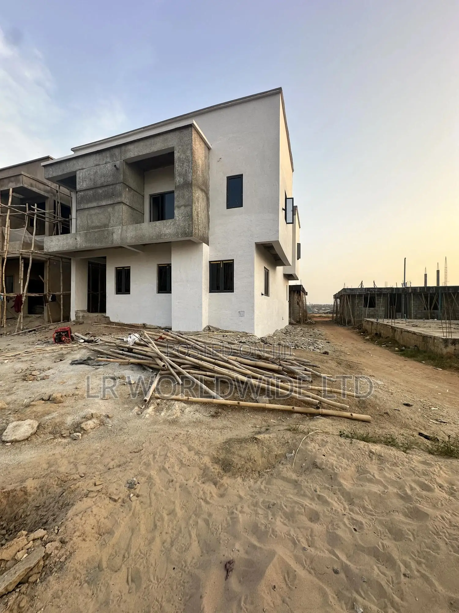 4bdrm Duplex in Lugbe District for sale in Lugbe District