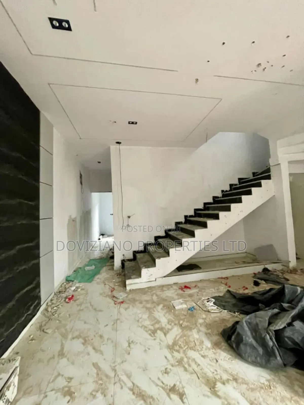 4bdrm Duplex in Igbo-efon for sale in Igbo-efon