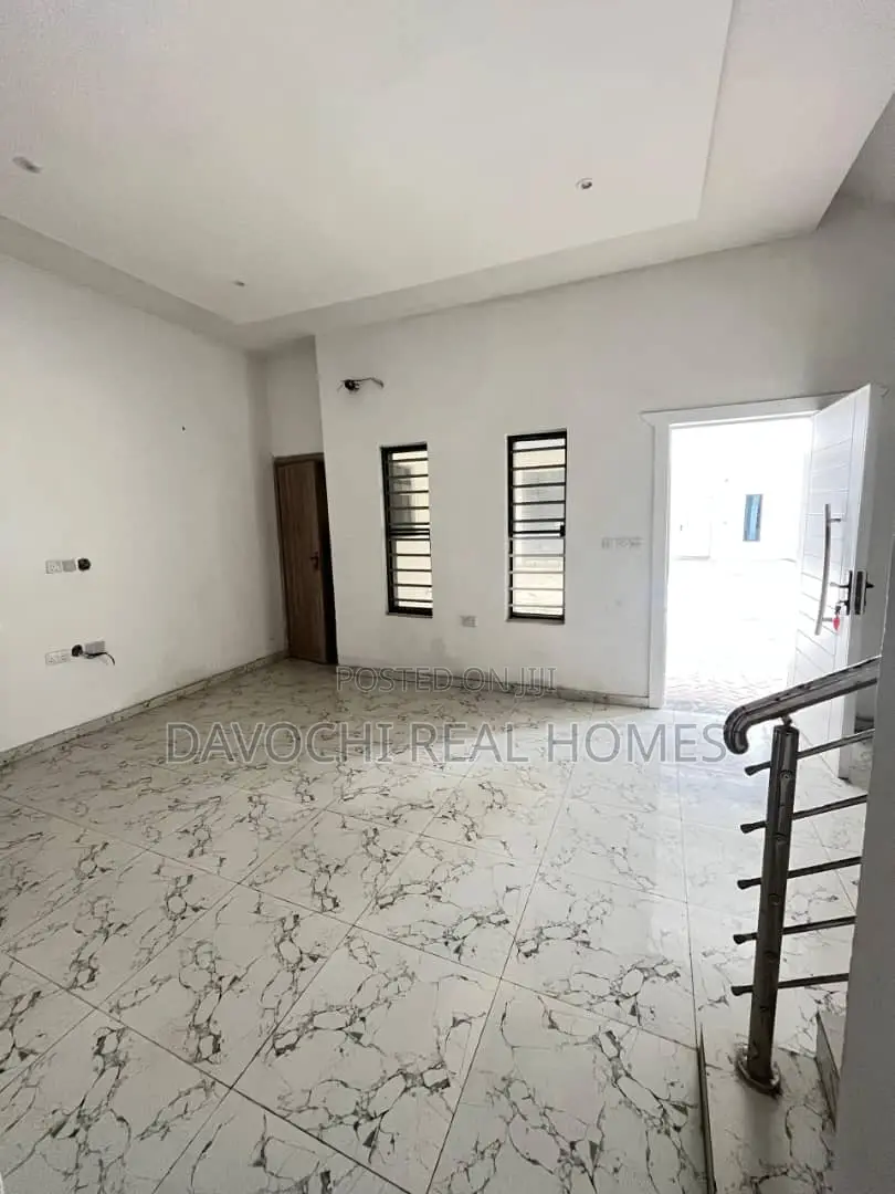 4bdrm Duplex in Lommond Gardens, Lekki Phase 2 for rent in Lekki Phase 2