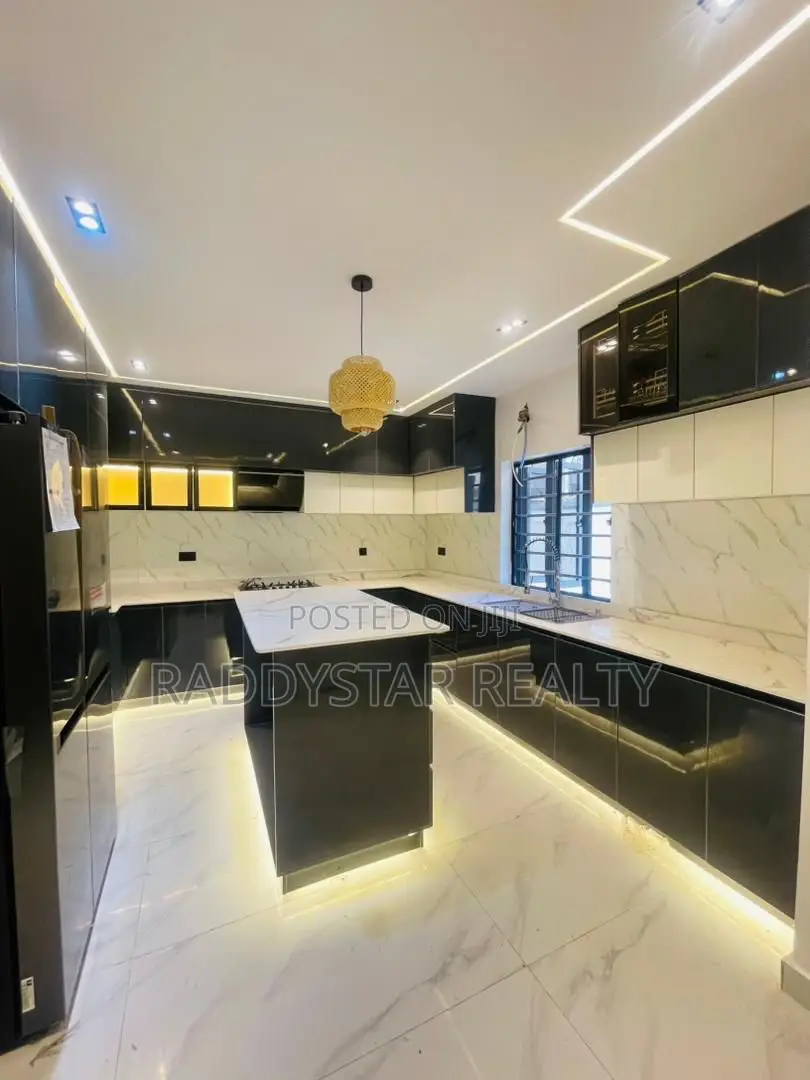 4bdrm Duplex in GRA Phase 1 for sale in GRA Phase 1