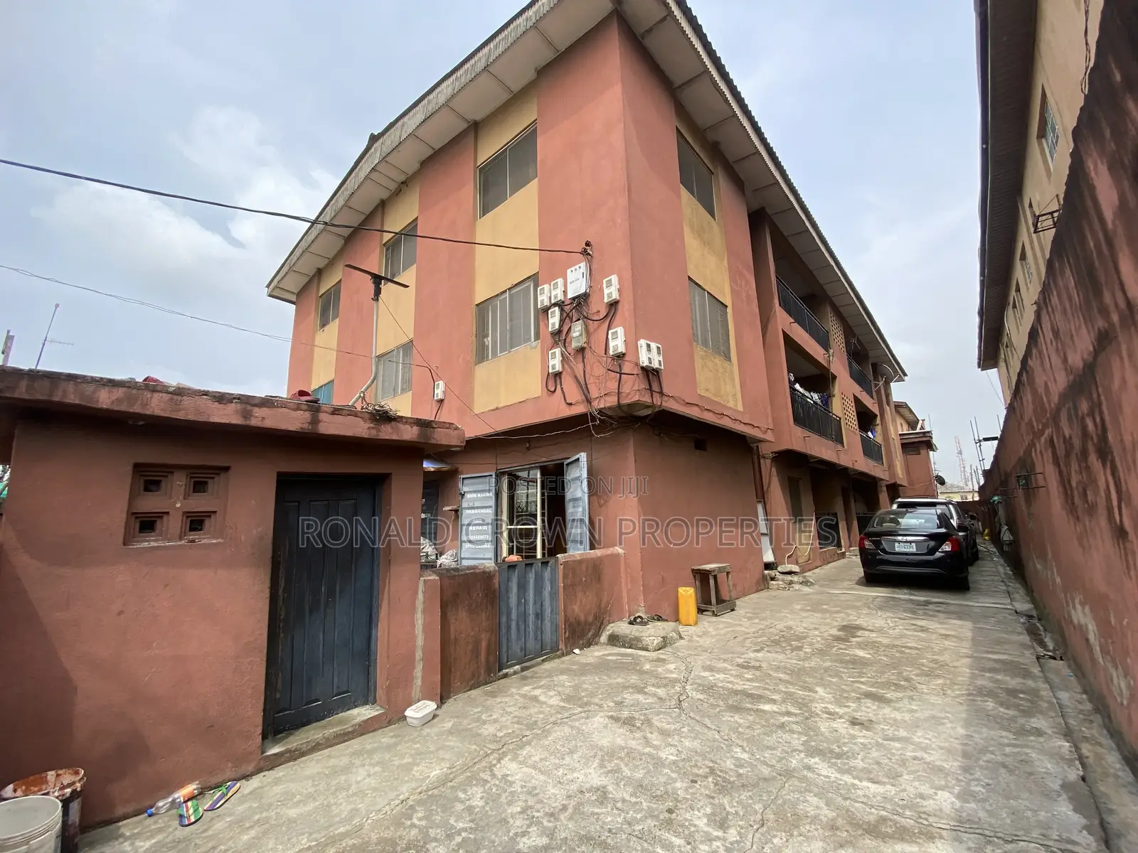 4bdrm Block of Flats in Ago Palace for sale in Ago Palace