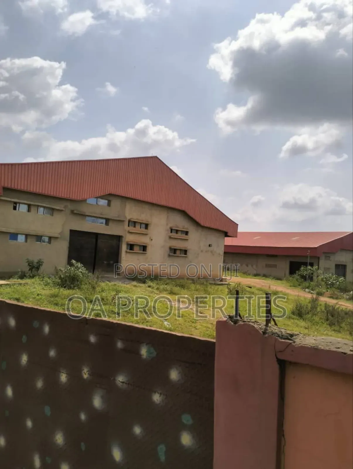 900sqm Warehouse at Adj, Akinyele Lg, Moniya Old Rd, Ojoo Ibadan. in Ibadan