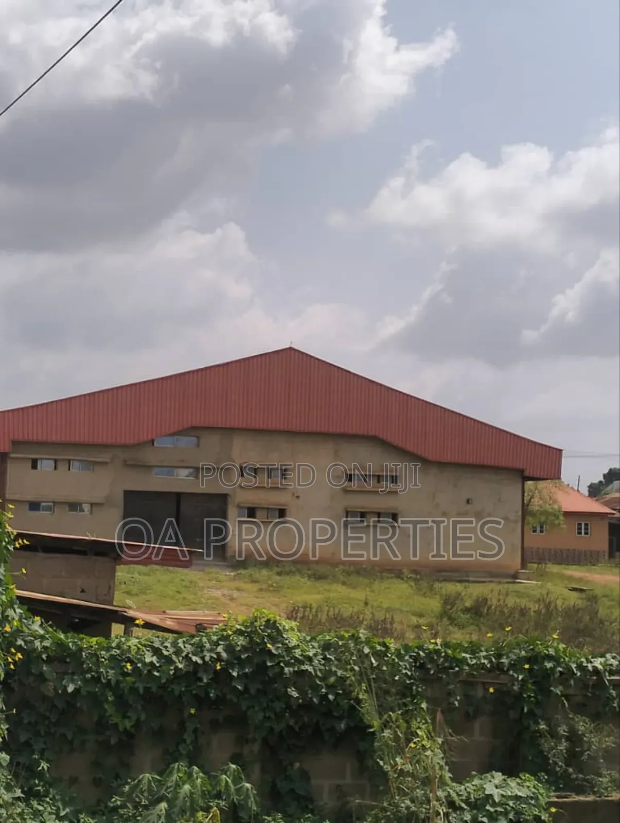 900sqm Warehouse at Adj, Akinyele Lg, Moniya Old Rd, Ojoo Ibadan. in Ibadan