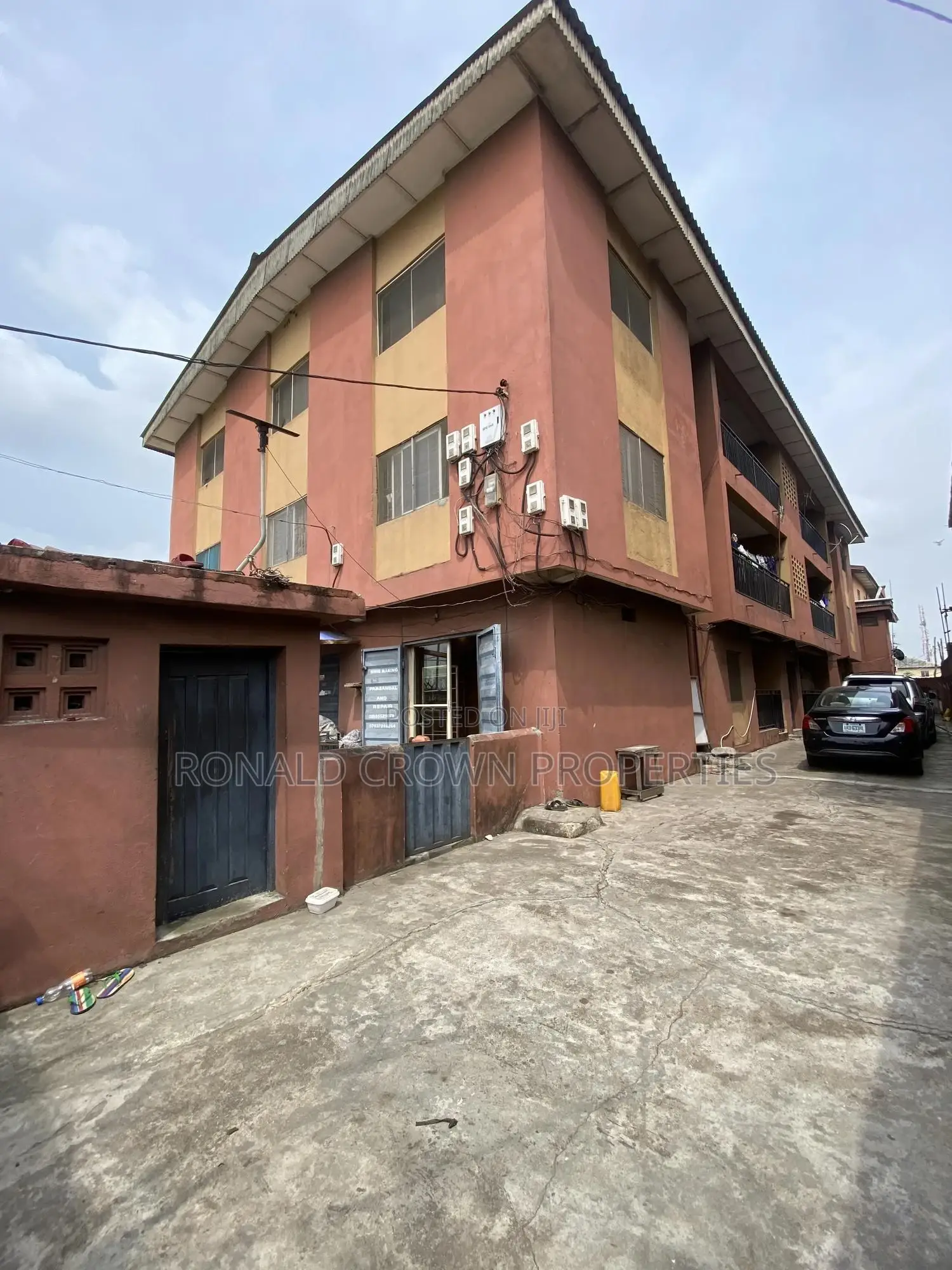 4bdrm Block of Flats in Ago Palace for sale in Ago Palace