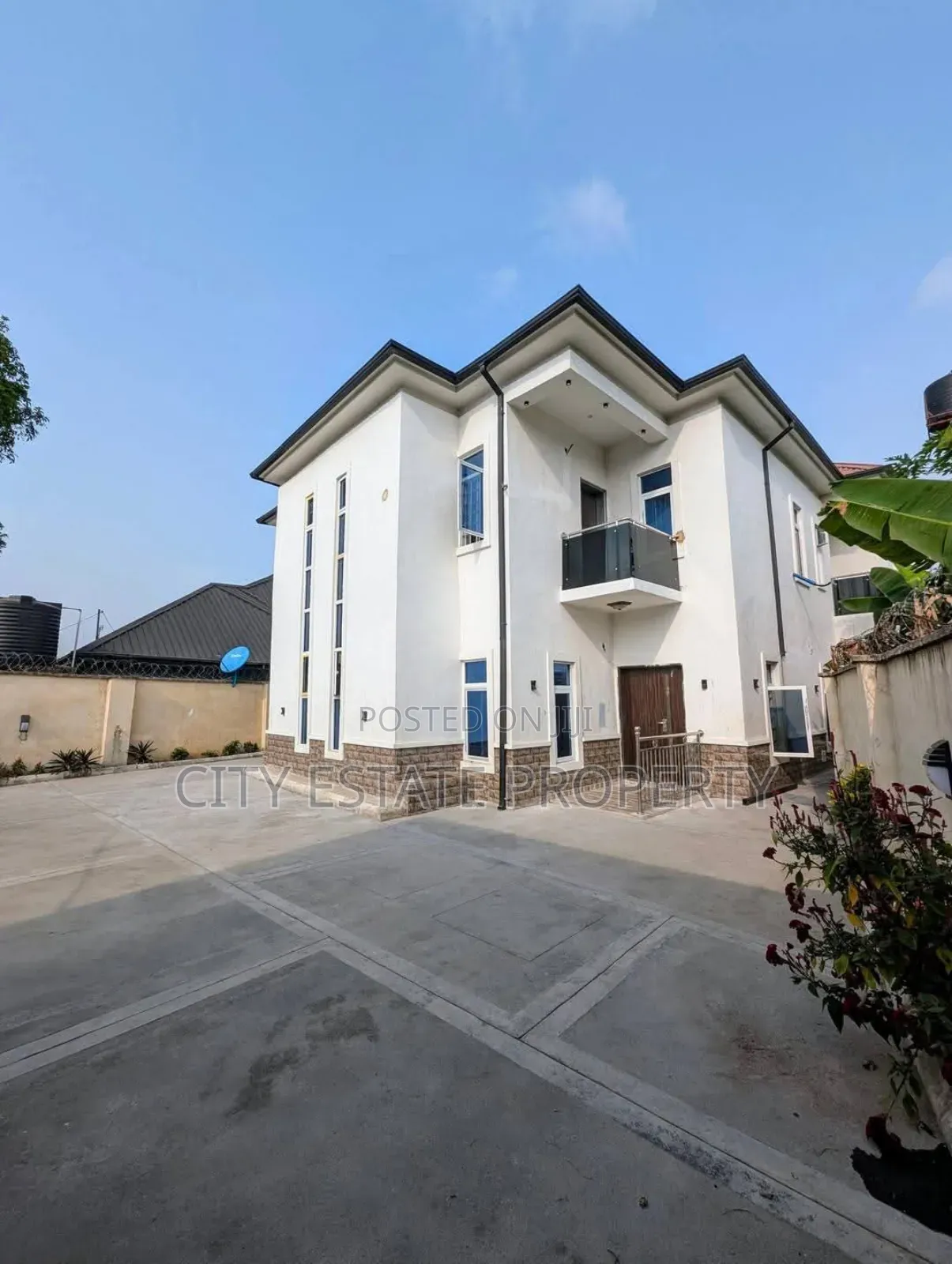 8bdrm Duplex in City Estate, Uyo for sale in Uyo