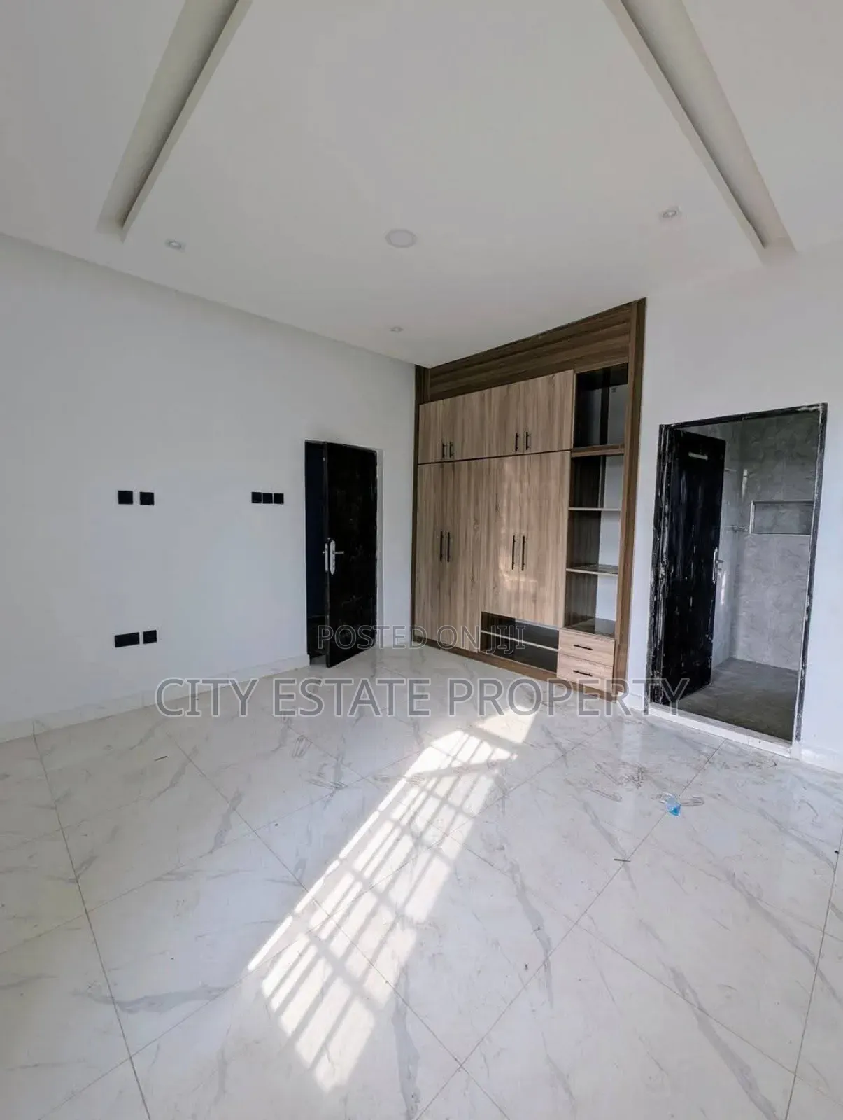 8bdrm Duplex in City Estate, Uyo for sale in Uyo