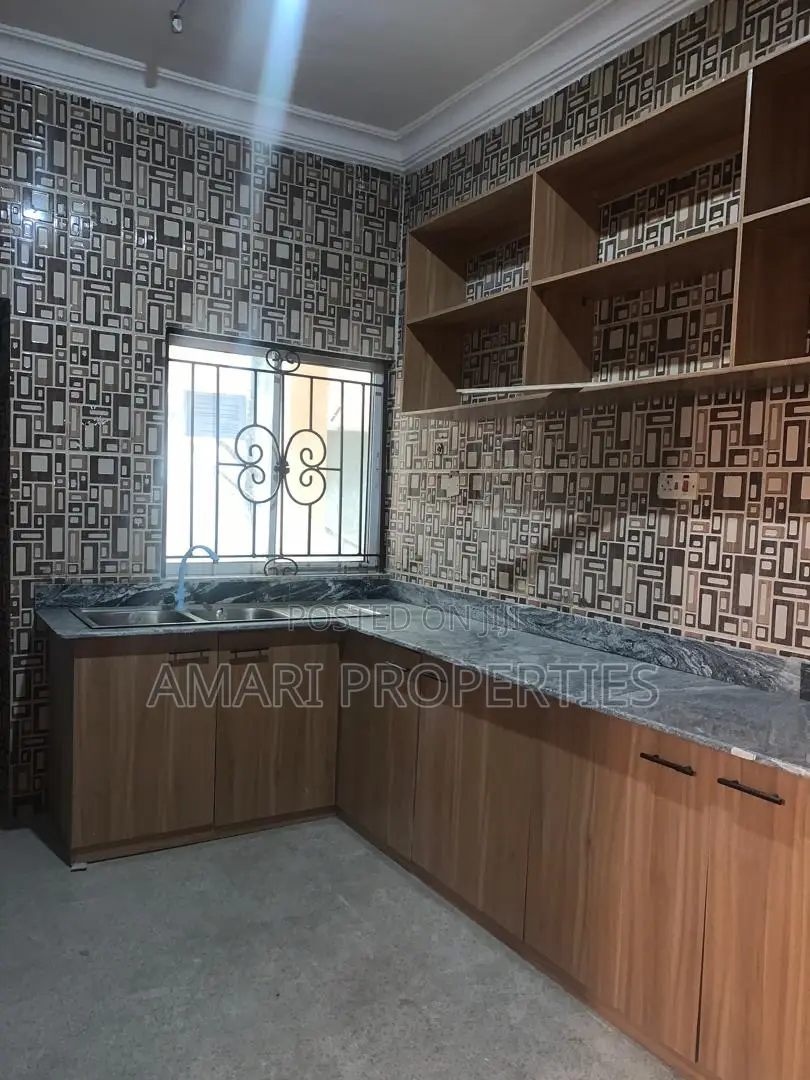 3bdrm Block of Flats in Chevron Lekki for rent in Chevron