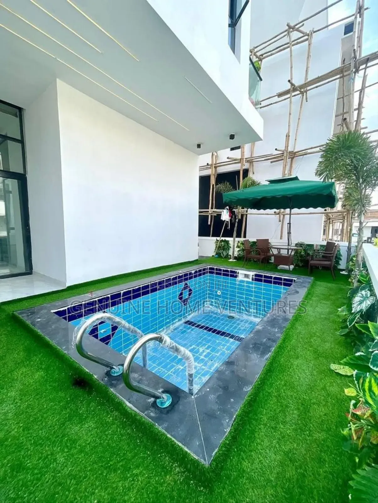 5bdrm Duplex in Chevron for sale in Chevron