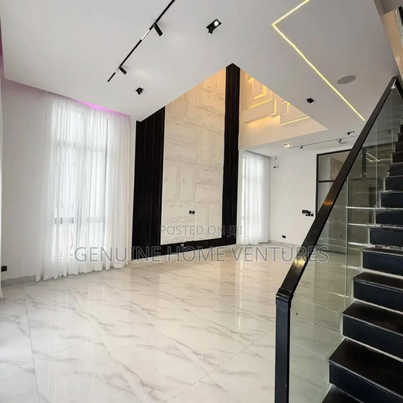 5bdrm Duplex in Chevron for sale in Chevron