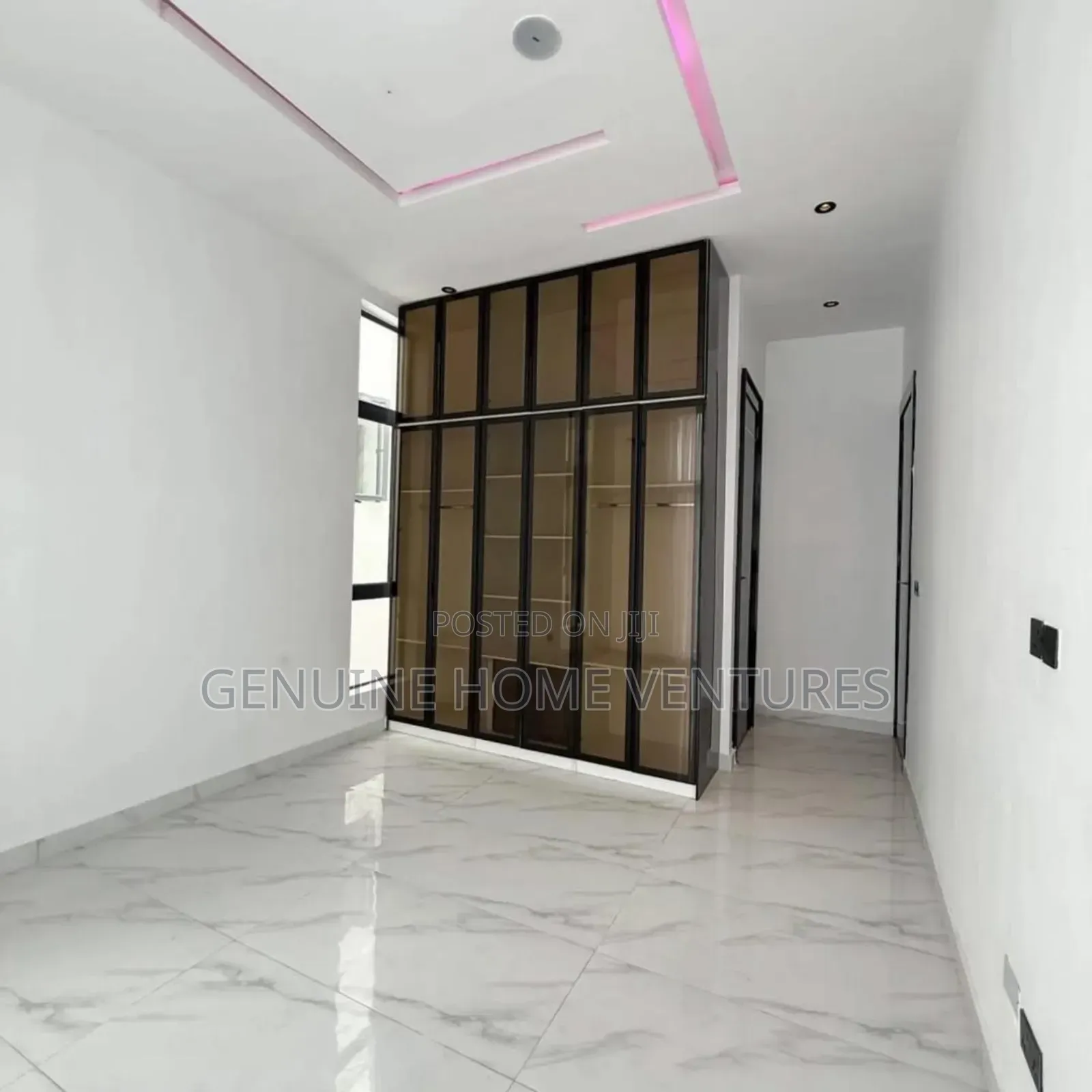 5bdrm Duplex in Chevron for sale in Chevron