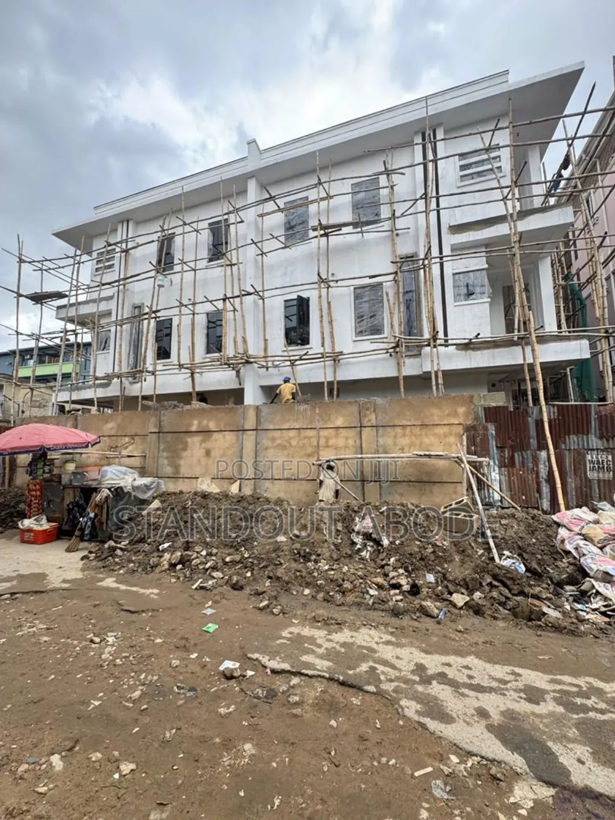 4bdrm Duplex in In A Secure Estate, Ebute Metta for sale in Ebute Metta