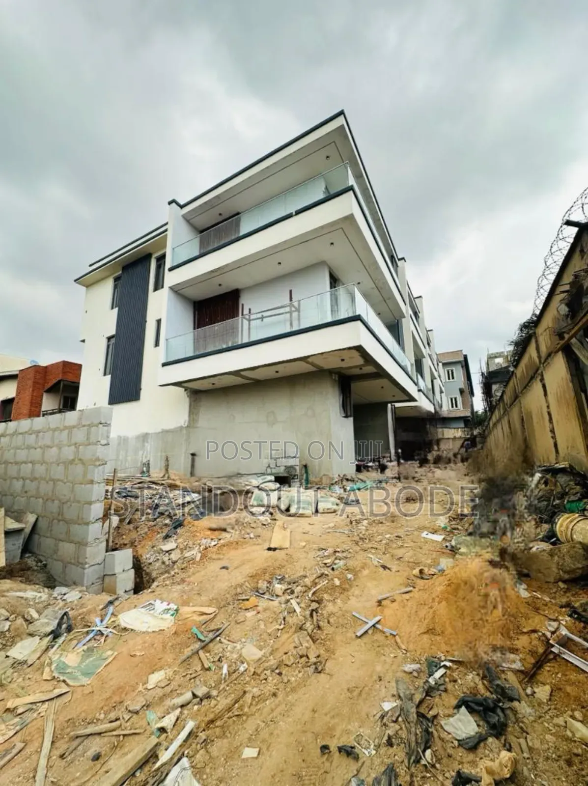 4bdrm Duplex in In An Estate, Ogudu GRA for sale in Ogudu GRA