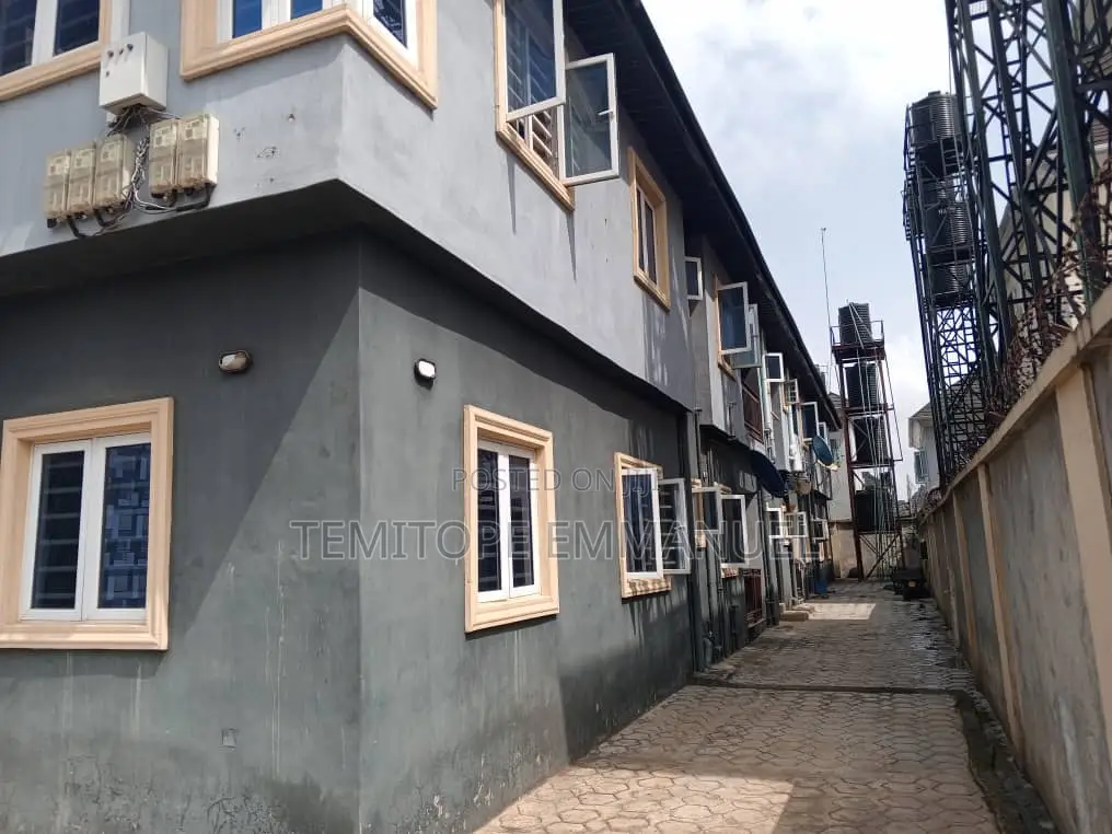 Furnished 16bdrm Apartment in Estate Gate Bus, Egbeda / Egbeda for sale in Egbeda / Egbeda