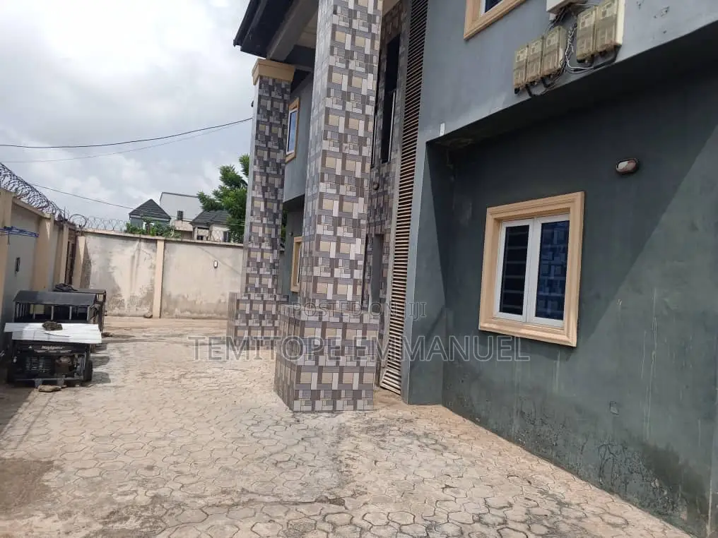 Furnished 16bdrm Apartment in Estate Gate Bus, Egbeda / Egbeda for sale in Egbeda / Egbeda