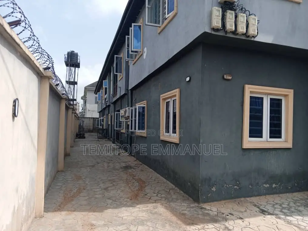 Furnished 16bdrm Apartment in Estate Gate Bus, Egbeda / Egbeda for sale in Egbeda / Egbeda