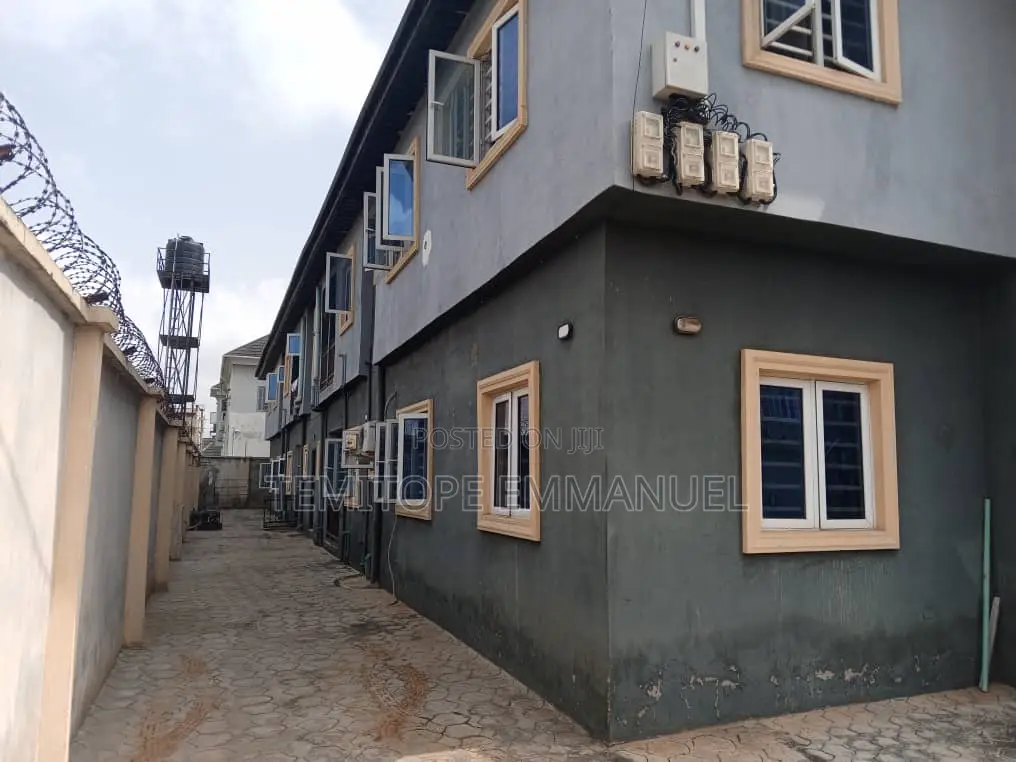 Furnished 16bdrm Apartment in Estate Gate Bus, Egbeda / Egbeda for sale in Egbeda / Egbeda