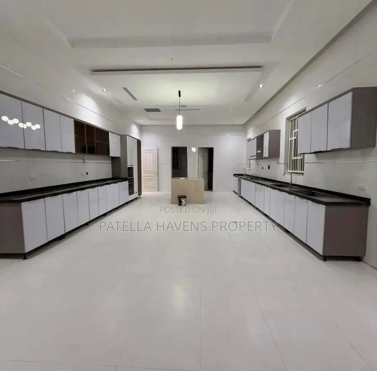 9bdrm Mansion in Maitama for sale in Maitama