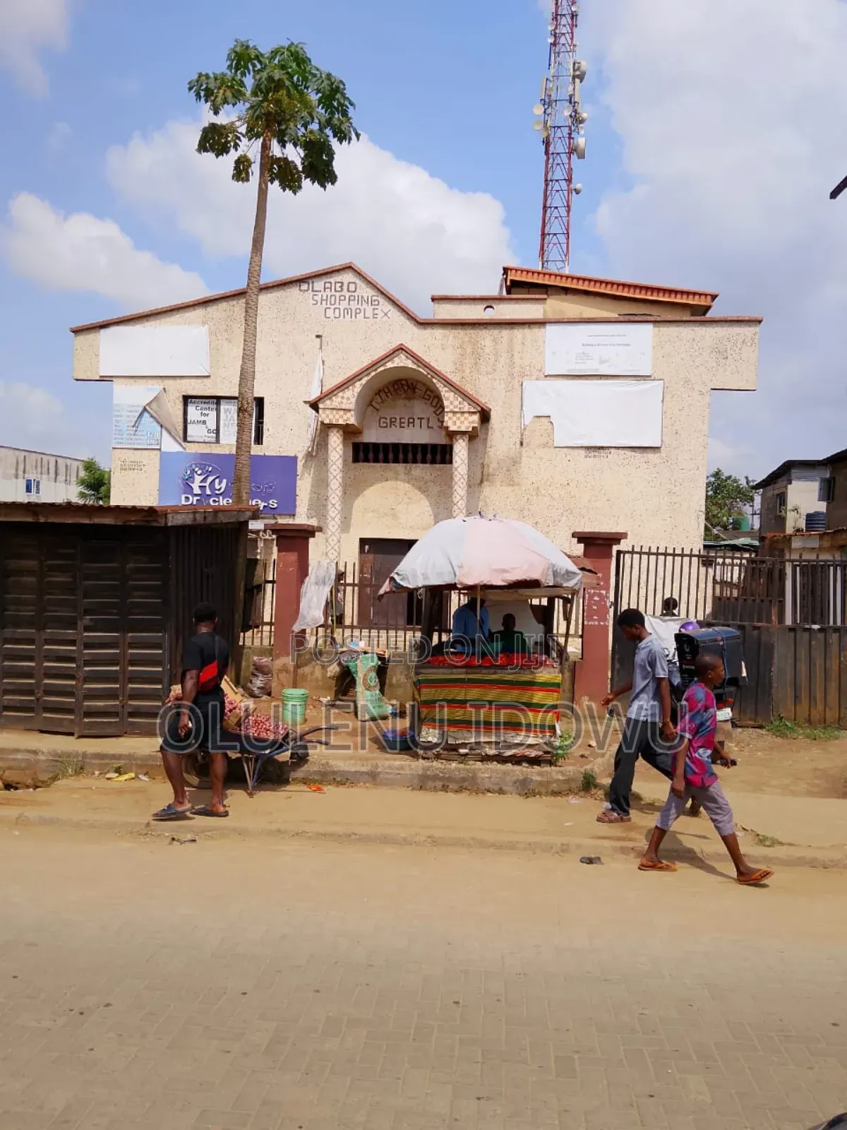 Plaza for Sale at Gowon,13 Room Up Ensuit,13rooms Down Ensuit and Hall in Egbeda