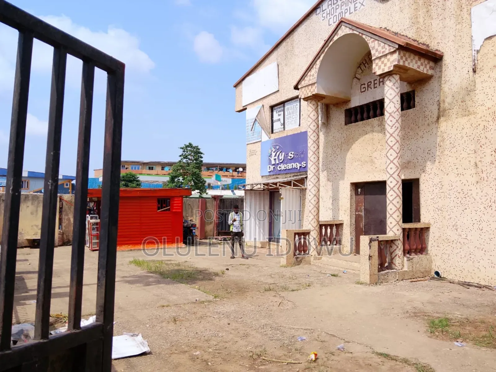 Plaza for Sale at Gowon,13 Room Up Ensuit,13rooms Down Ensuit and Hall in Egbeda