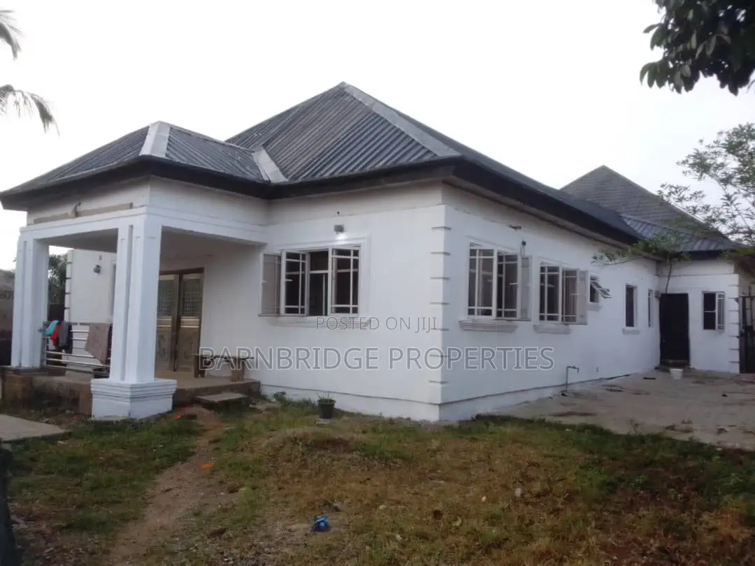 5bdrm Block of Flats in Obafemi-Owode for sale in Obafemi-Owode