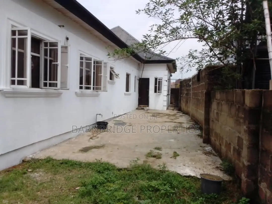 5bdrm Block of Flats in Obafemi-Owode for sale in Obafemi-Owode
