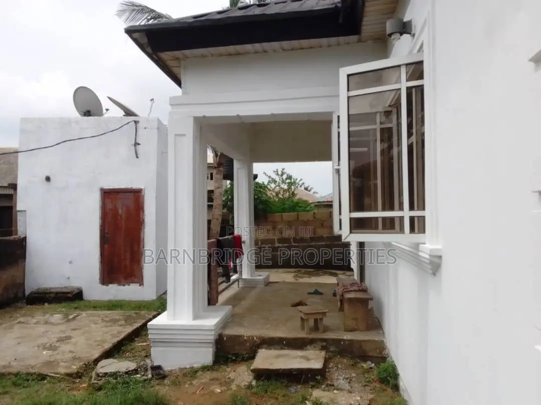 5bdrm Block of Flats in Obafemi-Owode for sale in Obafemi-Owode