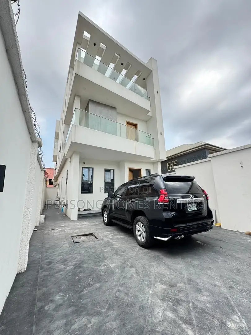 5bdrm Duplex in Lekki Phase 1 for rent in Lekki